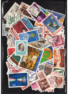ITALIA - Busta composta da 150 francobolli usati diversi anni misti 